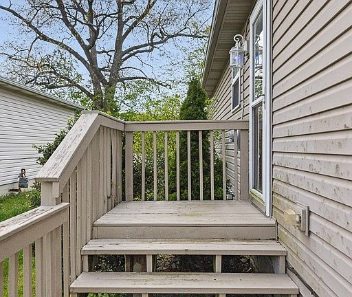 5th image of 291 Schrop Ave
