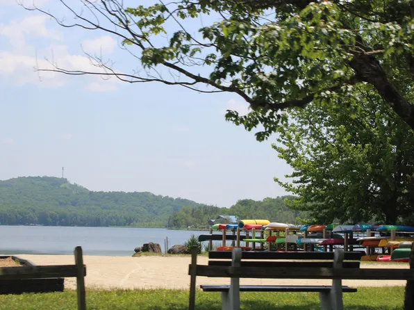 162 Ski Trl, Pocono Lake, PA 18347