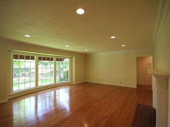 3rd image of 1639 Gaywood Dr