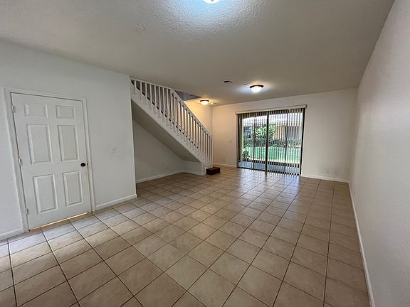 2nd image of 4216 Vineyard Cir