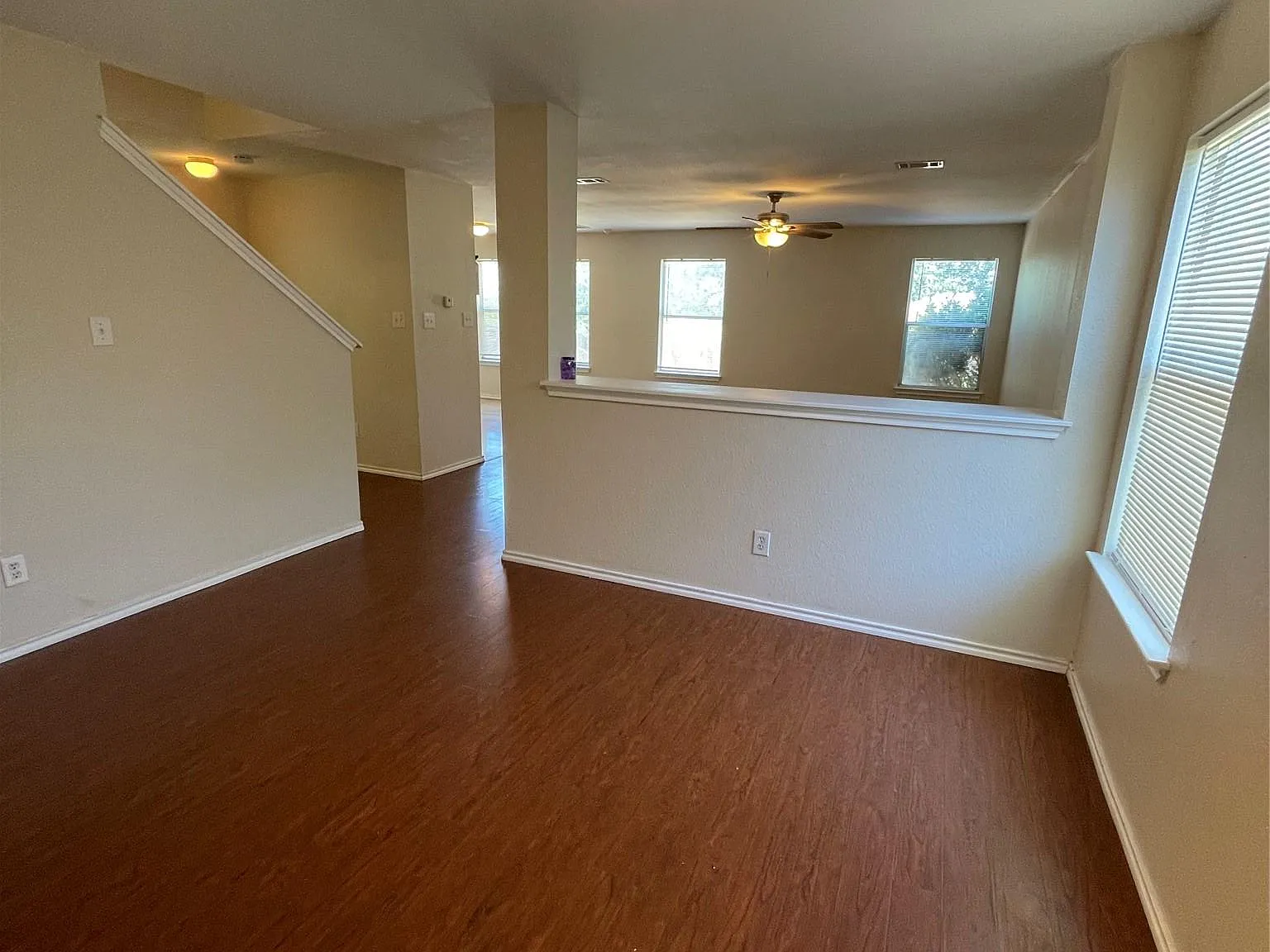 4 bed, 2.5 bath, 2322 sqft, $1,900 — Photo 4