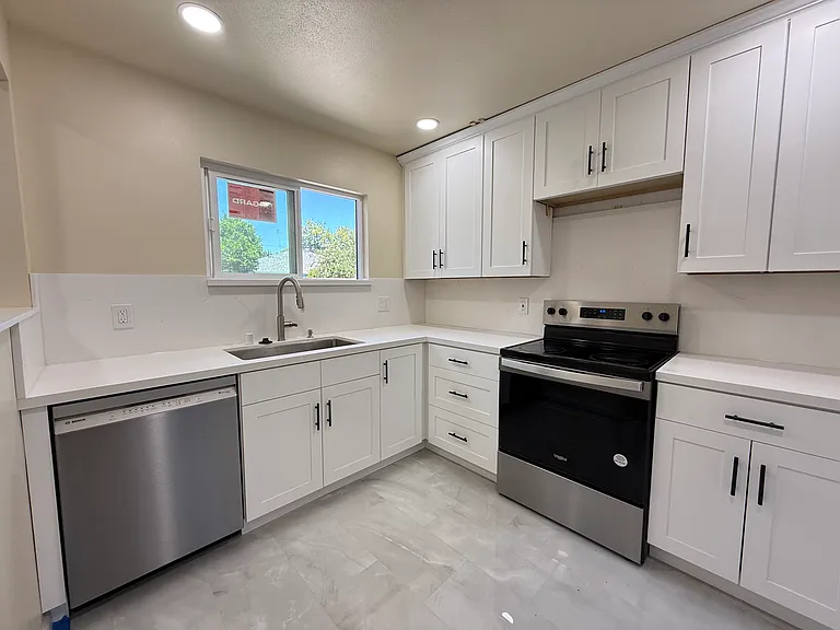 553 Waite Ave — Photo 12