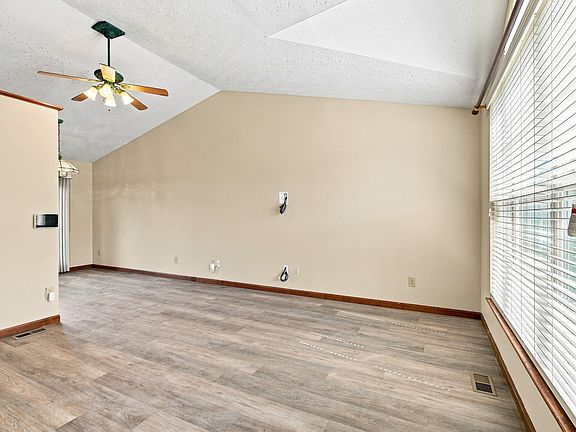 5th image of 3738 Jonathan Dr