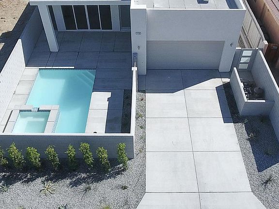 2nd image of 52590 Avenida Villa