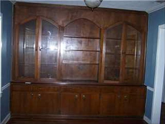 Dining Room w/Built-ins