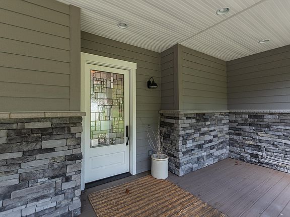 3rd image of 44076 Woodman Dr