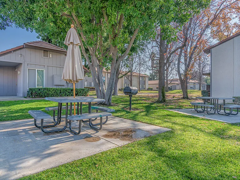 Citrus Grove Apartments — Photo 9