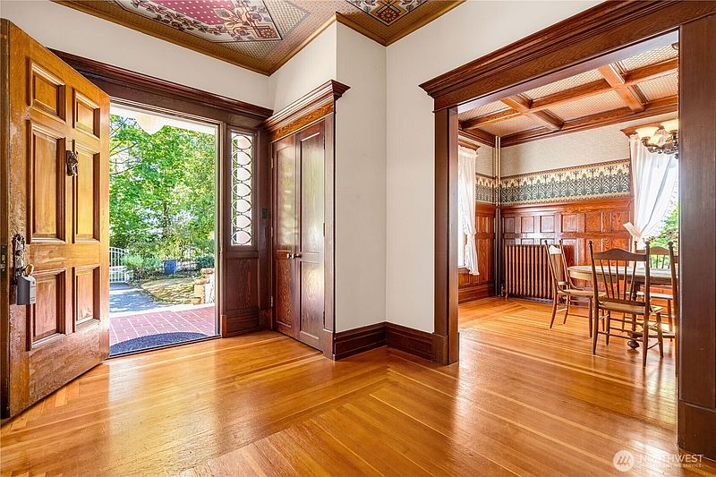 3rd image of 427 N Garden
