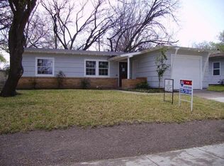 2112 Huntington Dr, Arlington, TX 76010