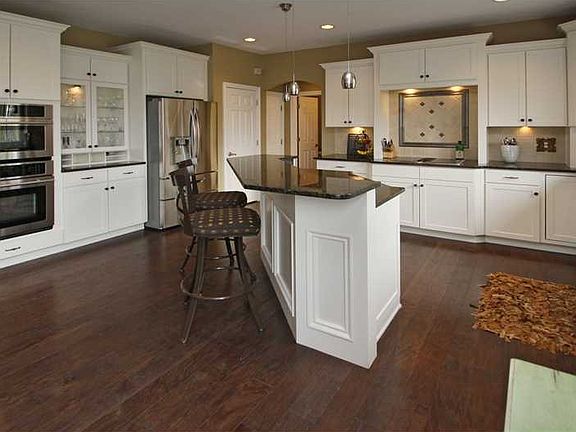 4th image of 16141 Brookhollow Dr