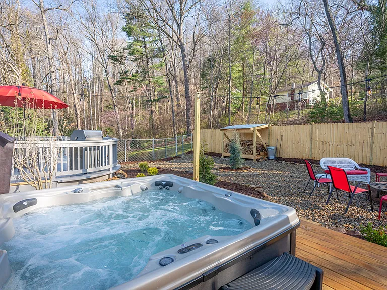 235 Royal Pines Dr — Photo 30