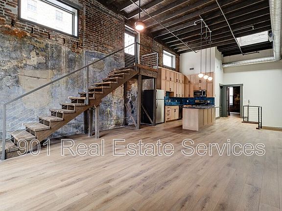 2nd image of 124 Monroe Ave #201