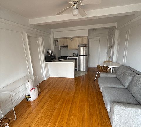 3rd image of 50 W 72nd St APT 1711