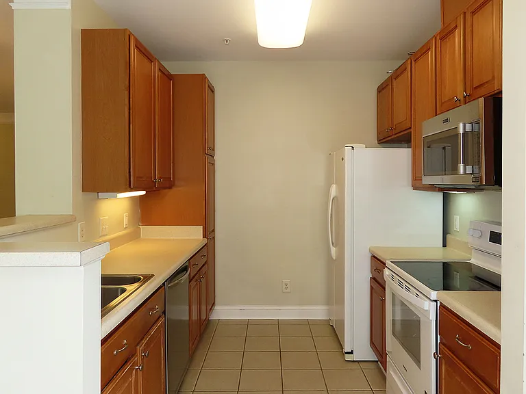 922 Providence Glen Dr — Photo 6