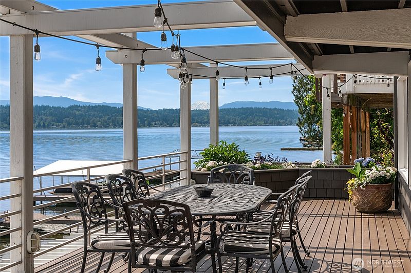4th image of 2240 W Lake Sammamish Pkwy NE