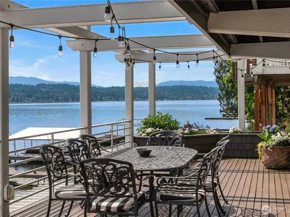 2240 W Lake Sammamish Pkwy NE, Redmond, WA 98052