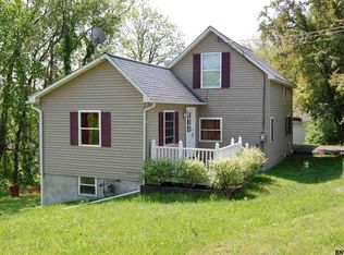 8 Waters Rd, East Greenbush, NY 12061