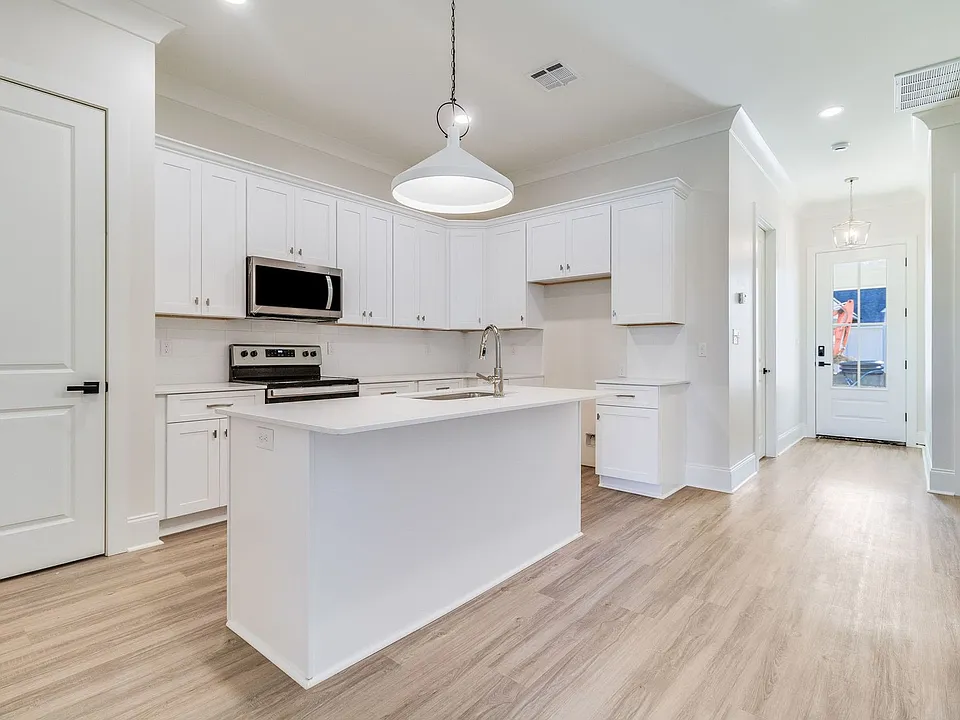 102 Perth Pl