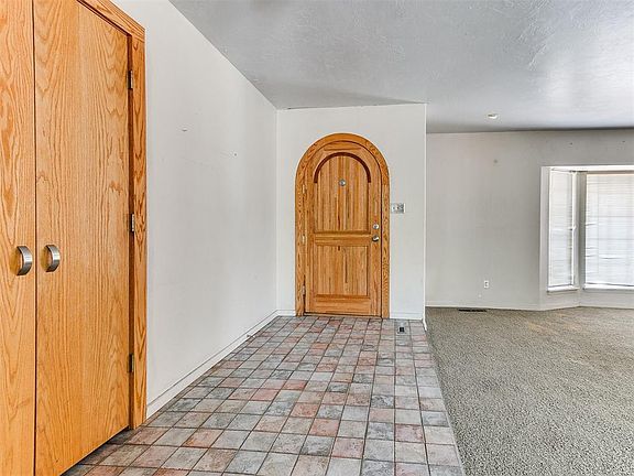 3rd image of 1003 Flaming Oaks Dr