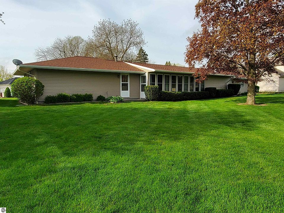 1040 Riverview Dr, Alma, MI 48801 Zillow