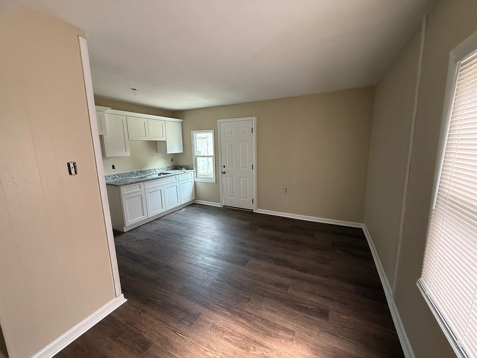 3 bed, 792 sqft, $1,000 — Photo 3