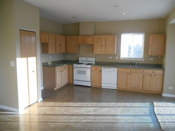4th image of 785 S Waterbury Dr