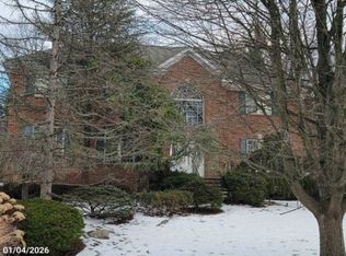 14 Pierson Ct, Mahwah, NJ 07430