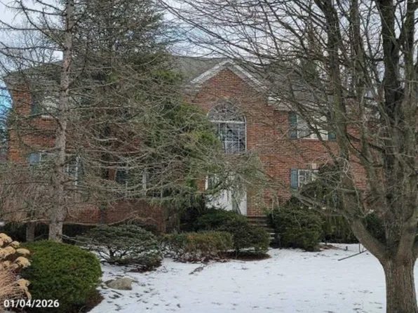 14 Pierson Ct, Mahwah, NJ 07430