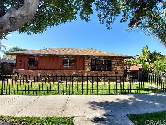 2037 N Lime Ave — Photo 10