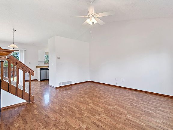 3rd image of 365 N Holcomb St