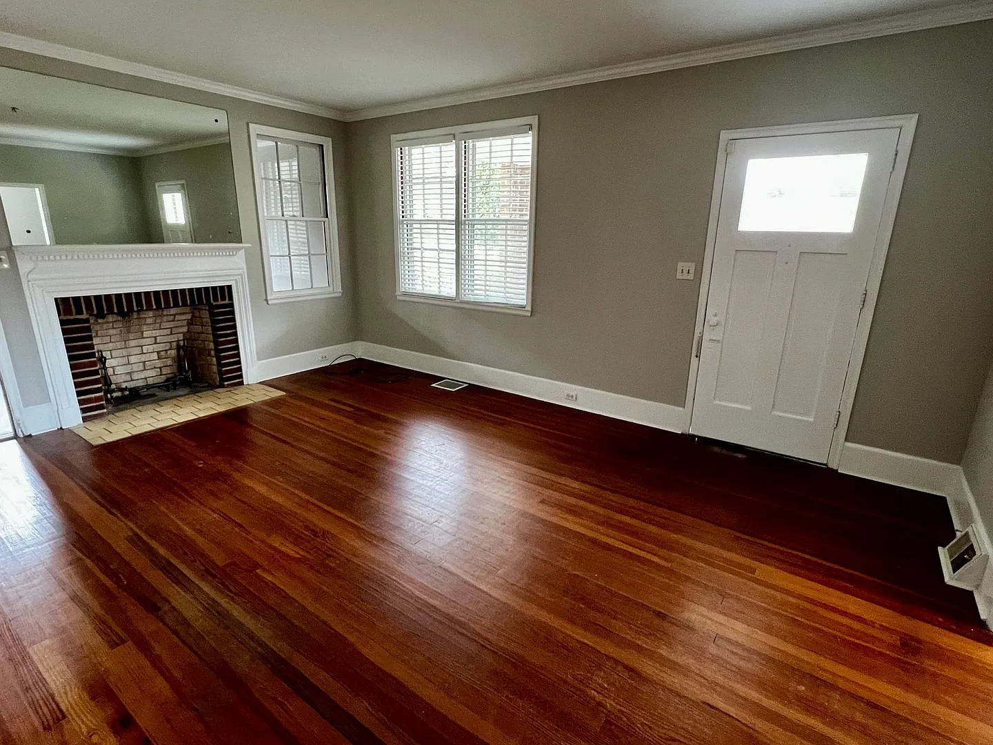 Fantastic Bungalow in Rosewood! — Photo 4