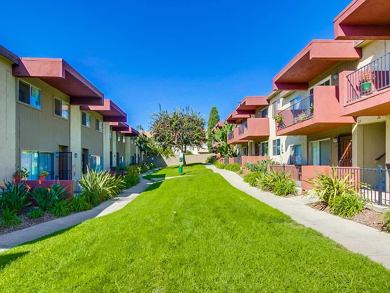 Mesa Vista Apartment Homes — Photo 5