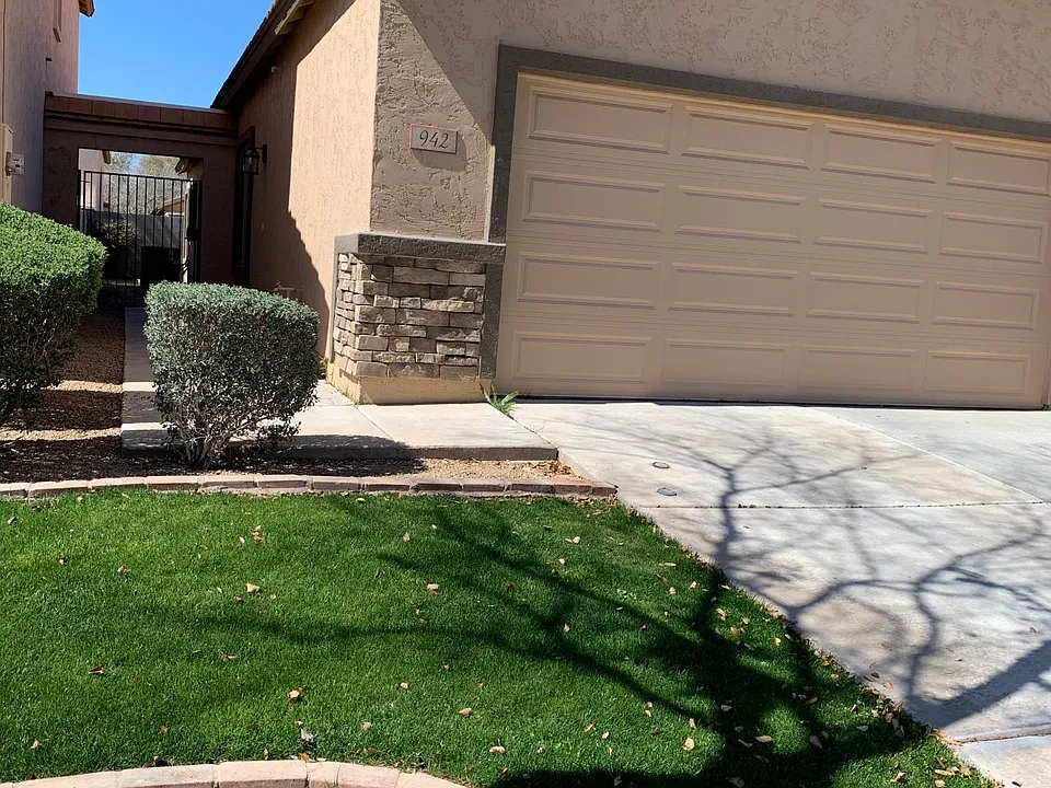 942 S Balboa Dr