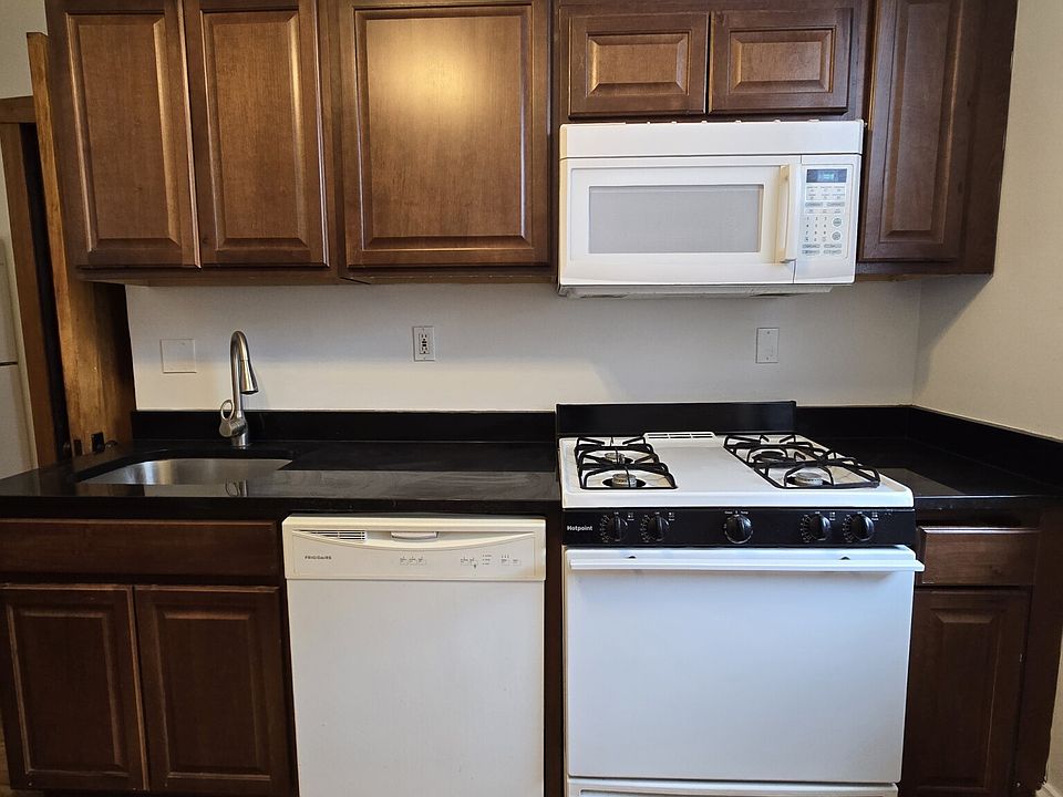 1st image of 2906 W Eastwood Ave #3