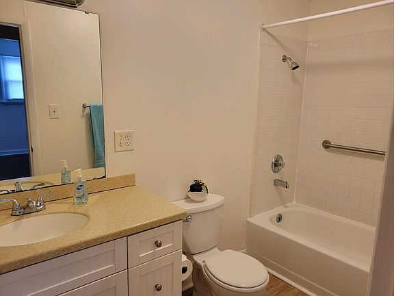 4th image of 129 NE 31st St