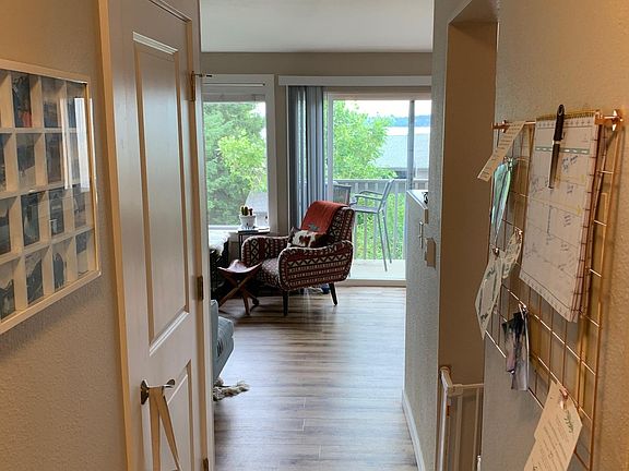 4th image of 10138 NE 64th St #22