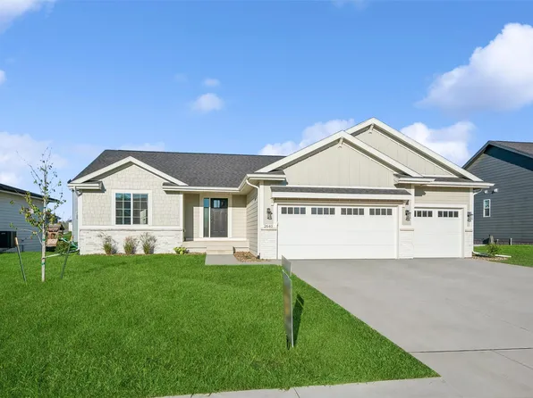 2640 Abbott Dr, Waukee, IA 50263