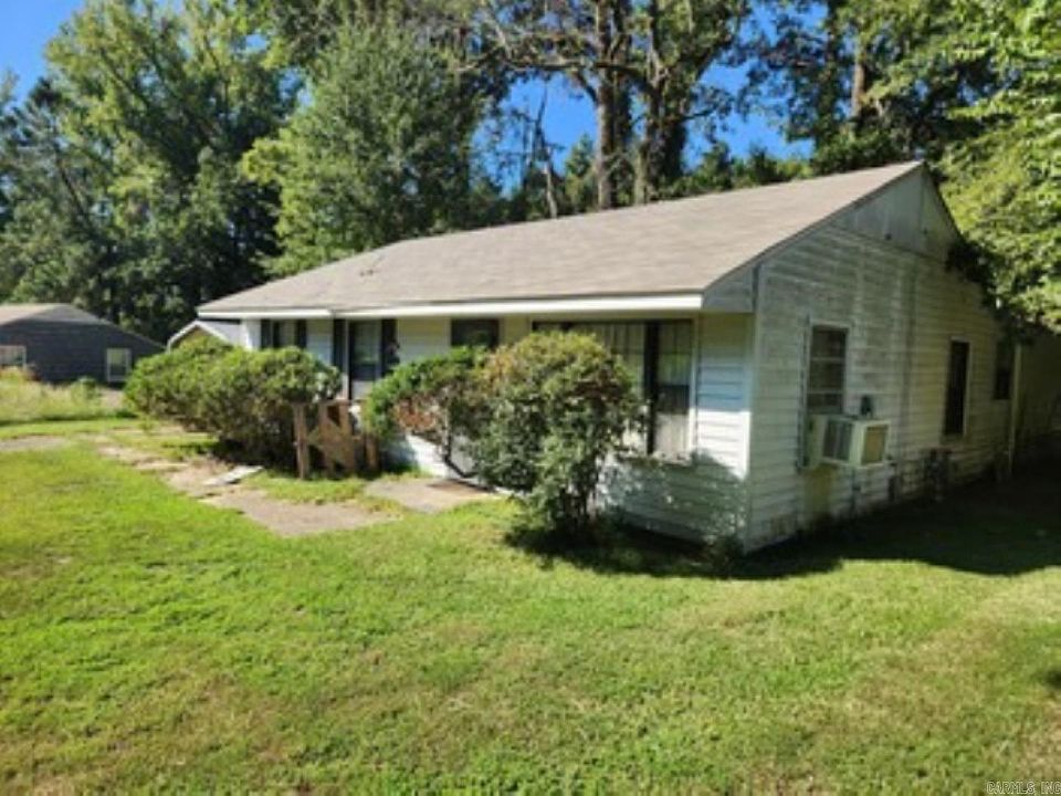 1st image of 746 Lucas Ln