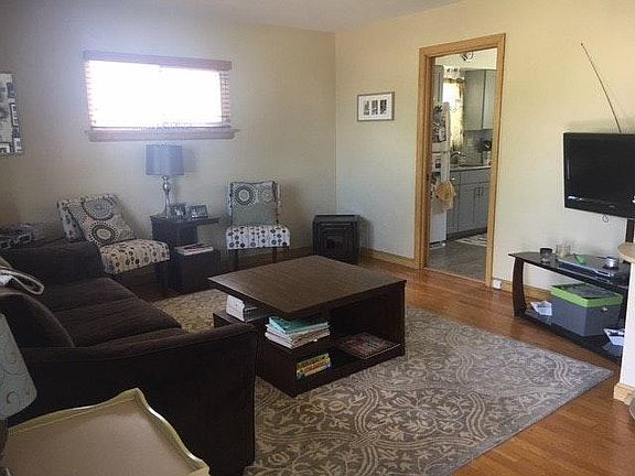 Large living/dinning room: furnished