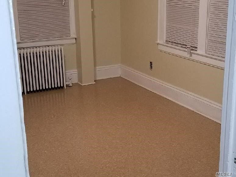 1st image of 27 Willett Pl