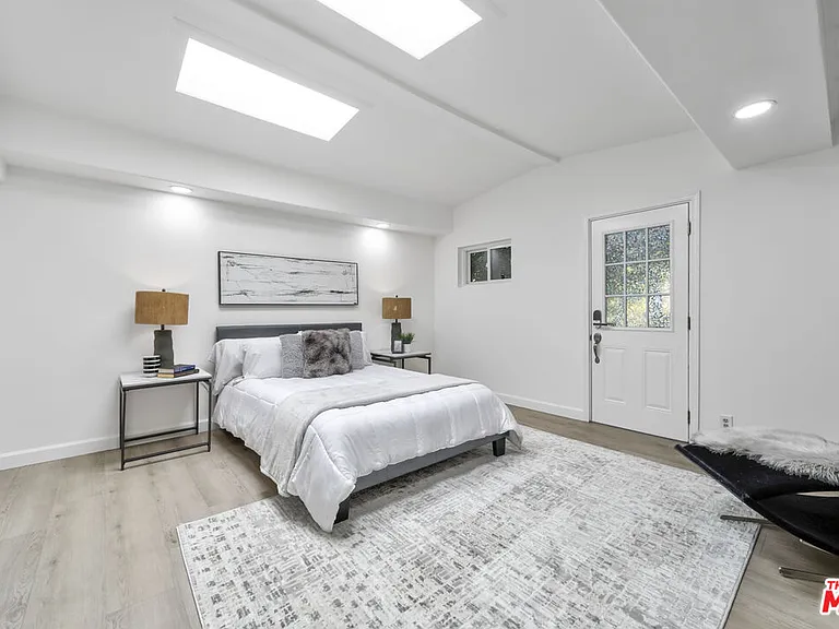 344 S Camden Dr — Photo 24