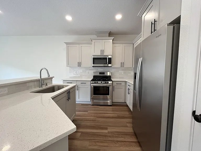 2875 S Magnolia Dr — Photo 6
