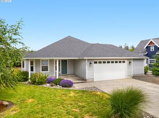 684 10th St, Gearhart, OR 97138