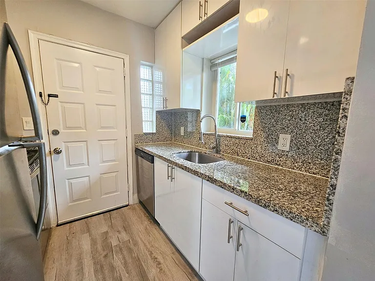 701 NE 16th Ave #26 — Photo 6