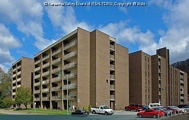 1st image of 2106 Kanawha Blvd E APT 611