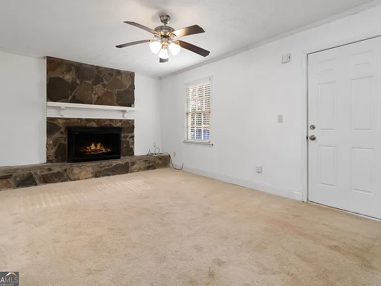 888 Chartley Dr — Photo 13