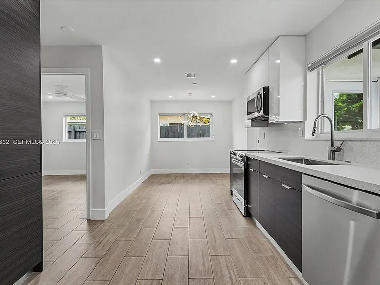 2317 SW 34th Ave — Photo 11