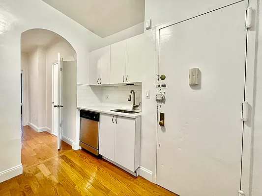 Rented by HOLTON REAL ESTATE INC. | media 3