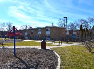 1329 Highland Dr APT D, Des Plaines, IL 60018
