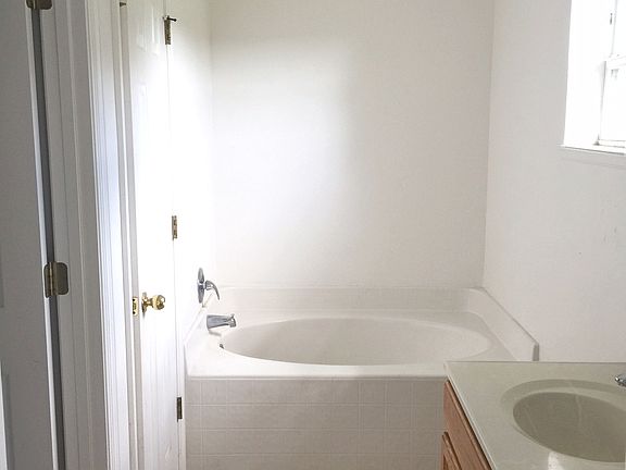 5th image of 527 Big Sioux Ct